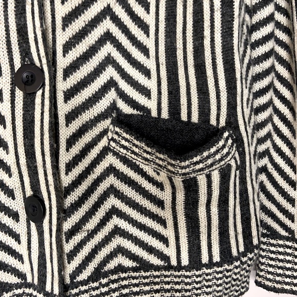 Cozy Men’s Style Knit Cardigan - Picture 3 of 6